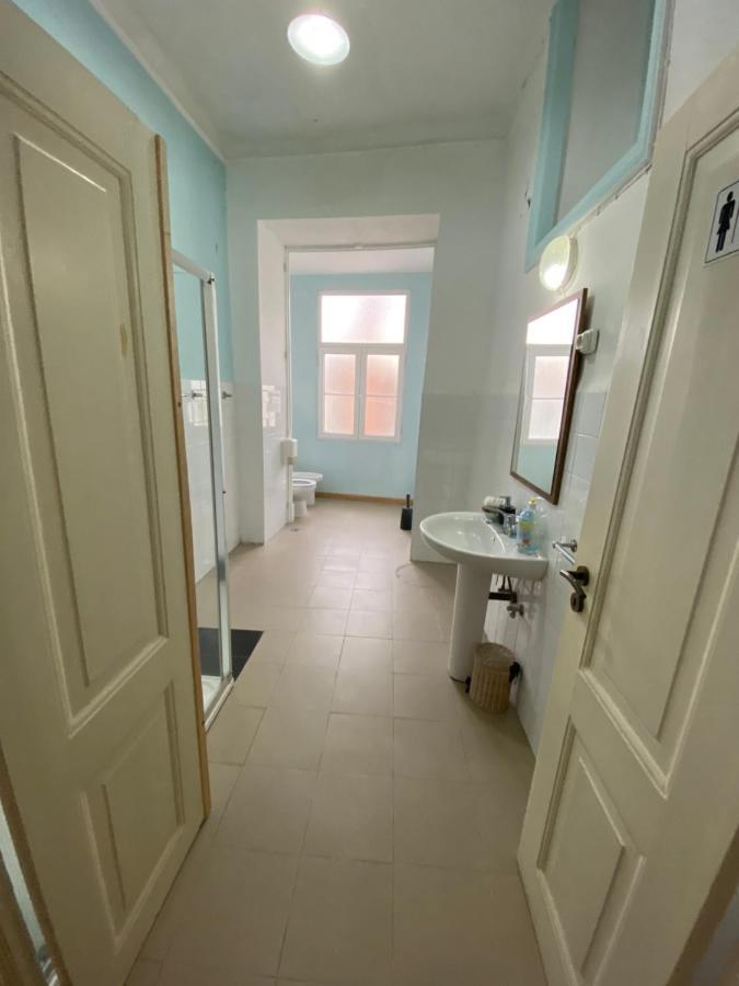 Classic Chiado 1 - Central Guest House Room With Shared Bathroom リスボン エクステリア 写真
